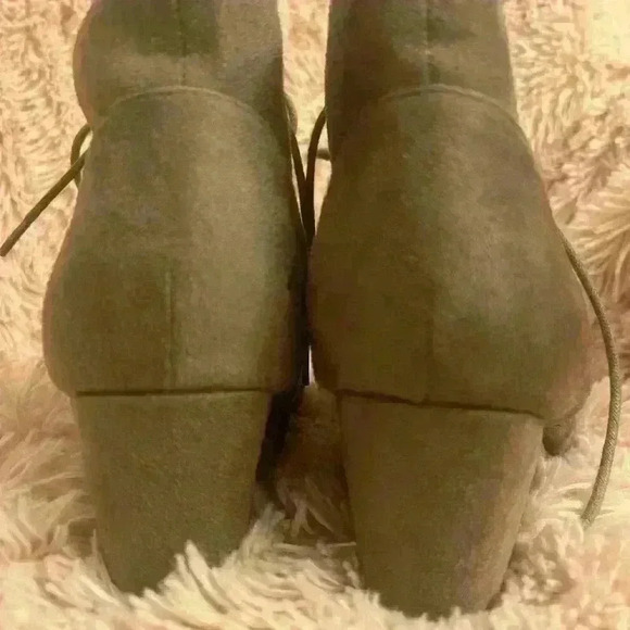 Free Reign Booties, Woman's 8 - Picture 2 of 3